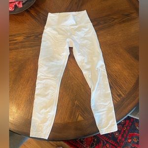 Lululemon White size 6 mesh panel 7/8th leggings